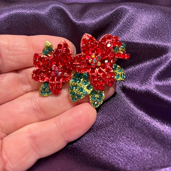 NWOT red and green crystal brooch - Picture 6 of 7